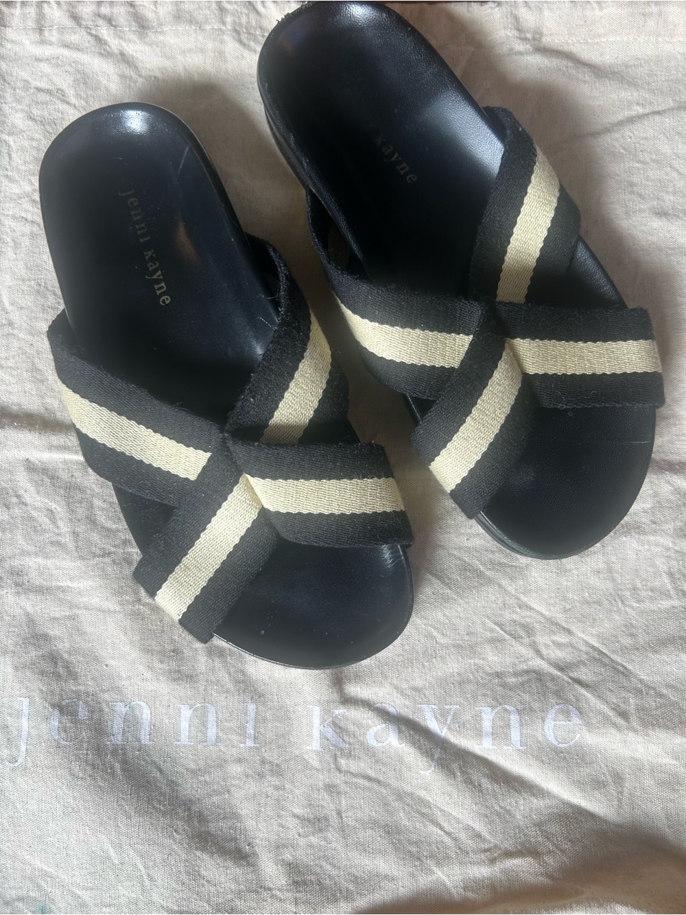 Jenni Kayne black & white slides - Picture 8 of 8